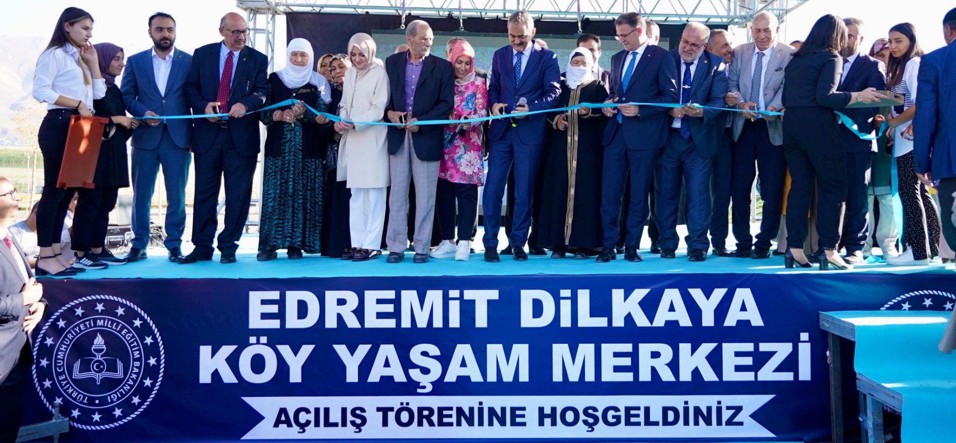 EDREMİT DİLKAYA KÖY YAŞAM MERKEZİ HİZMETE AÇILDI