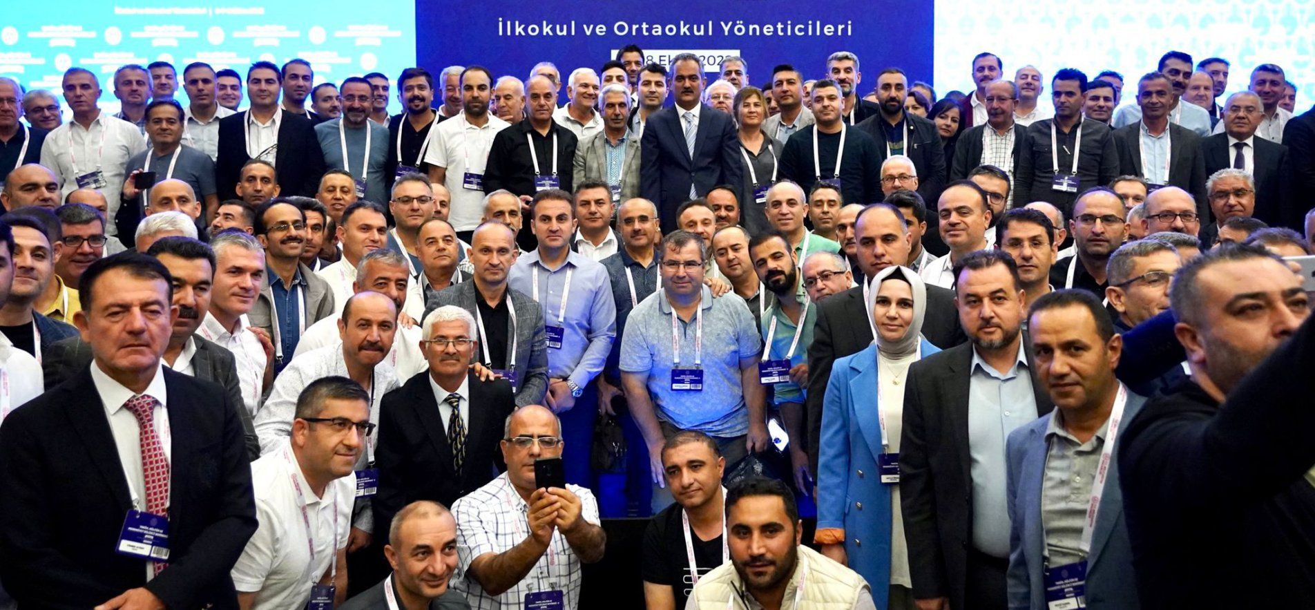 BAKAN ÖZER, İLKOKUL VE ORTAOKUL YÖNETİCİLERİYLE BULUŞTU