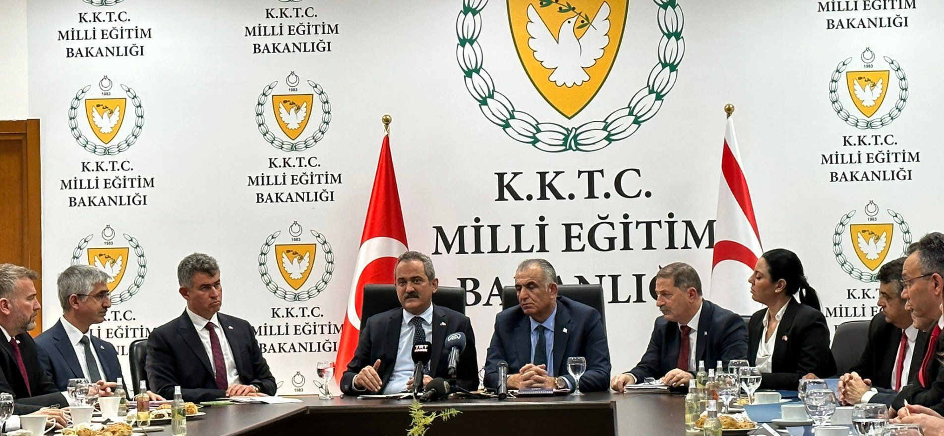 BAKAN ÖZER: KKTC'DEKİ TÜM OKULLARI TÜRKİYE'DEKİ OKULLARLA EŞLEŞTİRECEĞİZ